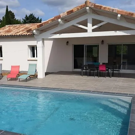 De Charme & Sa Piscine Privee - Ardeche 펜션 *